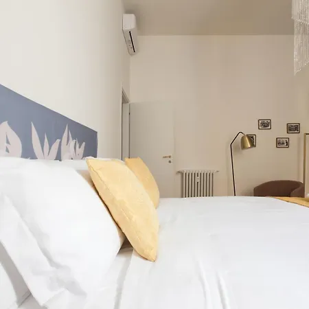 Hacca Collection - Chic 2br In Cool Porta Venezia District Apartment *