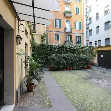 Hacca Collection - Chic 2br In Cool Porta Venezia District Apartment *